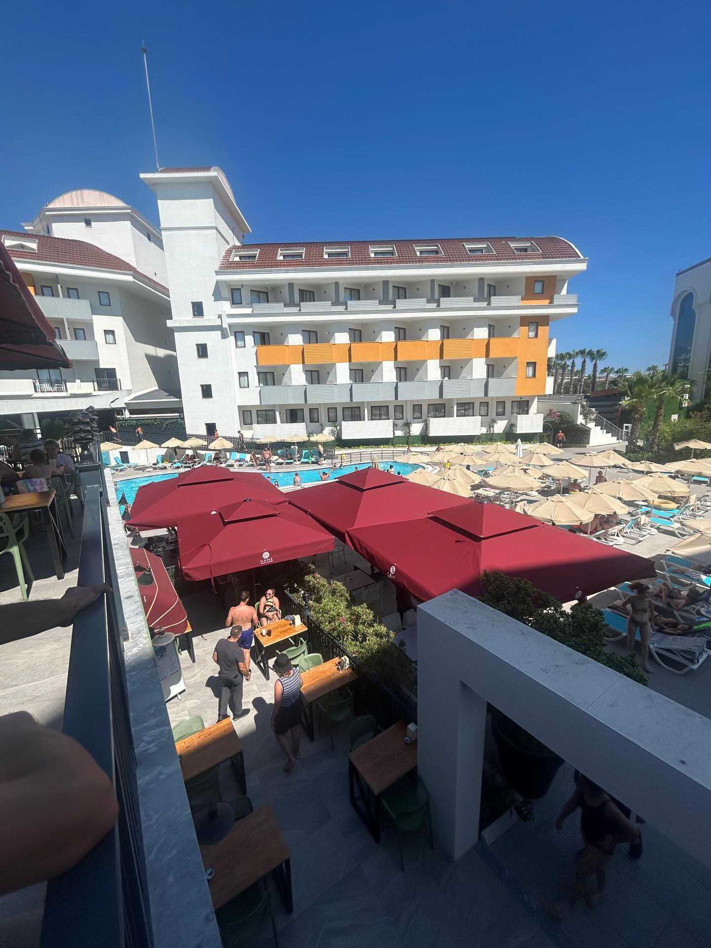 Otel restoran terası şemsiye sistemi